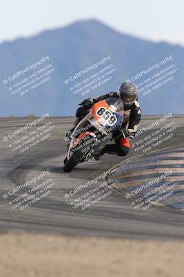 media/Nov-16-2025-Race Pace (Sun) [[8c5fa54630]]/Verified Riders/8-Turn 12 (120pm)/